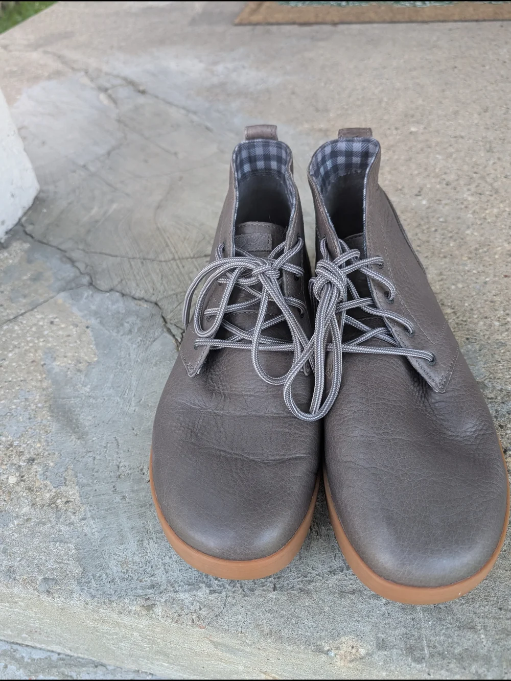 Chaco Men's Gray Leather Chukka Boots with Brown Gum Sole